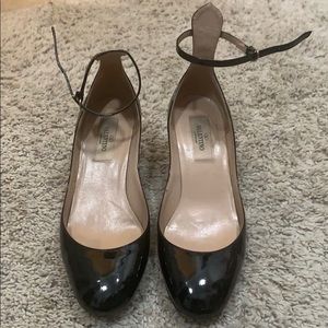 Valentino patent Tango Pumps